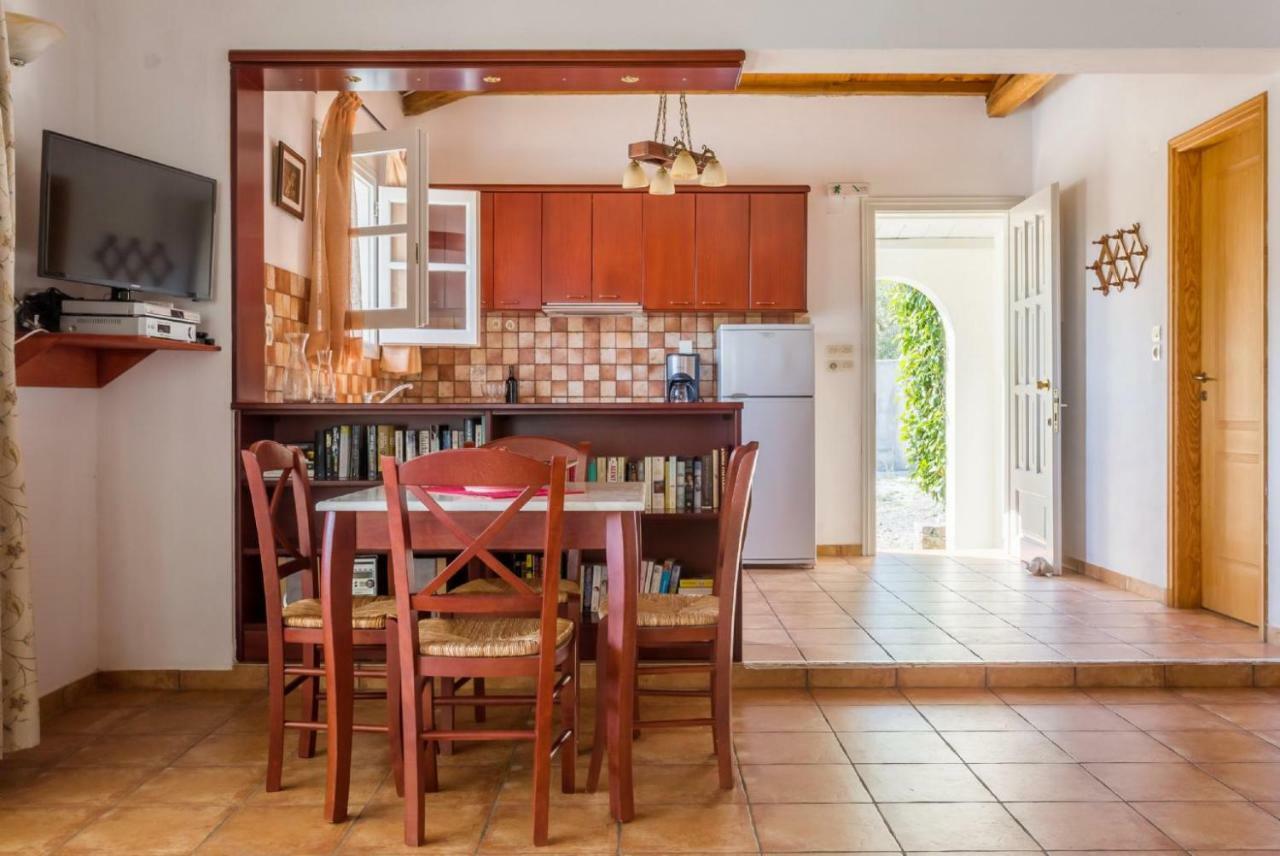 Villa Tassoula Isomata Екстер'єр фото