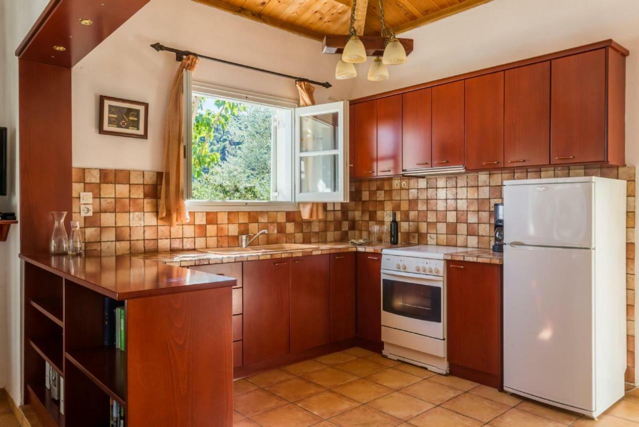 Villa Tassoula Isomata Екстер'єр фото